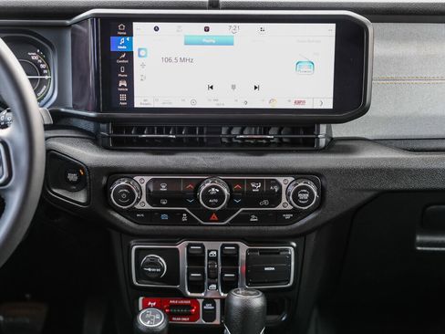 Used 2024 Jeep Wrangler Willys image 3