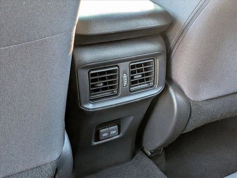 Used 2022 Toyota RAV4 SE image 17