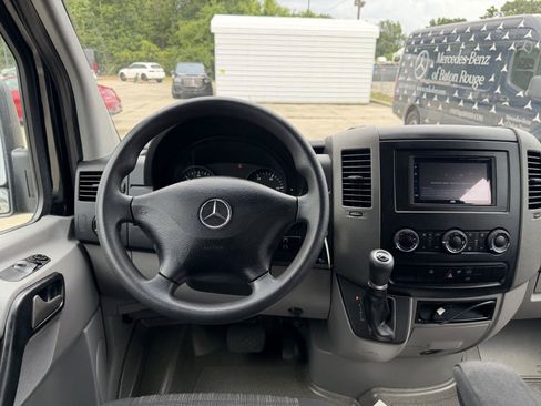 Used 2016 Mercedes-Benz Sprinter 2500 image 21