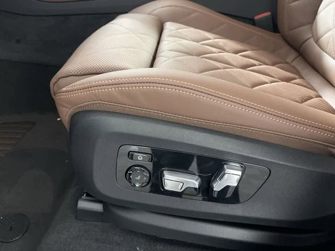 Certified 2024 BMW X7 xDrive40i w/ Parking Assistance Package AWD/4WD image 12