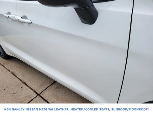 Used 2025 Chrysler Pacifica Limited image 13