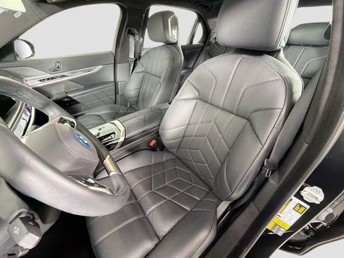 Certified 2023 BMW i7 xDrive60 image 21