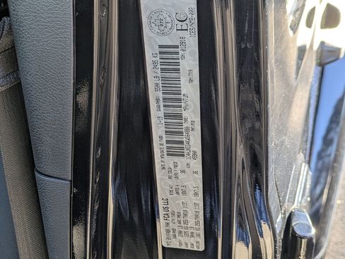 Used 2019 Jeep Wrangler Unlimited Sahara w/ Uconnect 4C Nav & Sound Group image 27