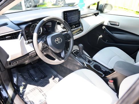 Used 2022 Toyota Corolla LE FWD image 15