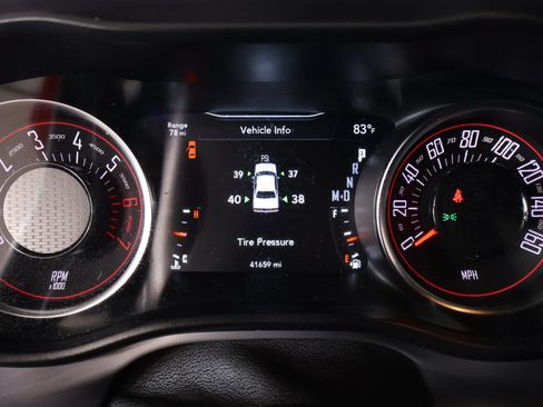 Used 2023 Dodge Challenger R/T RWD image 4
