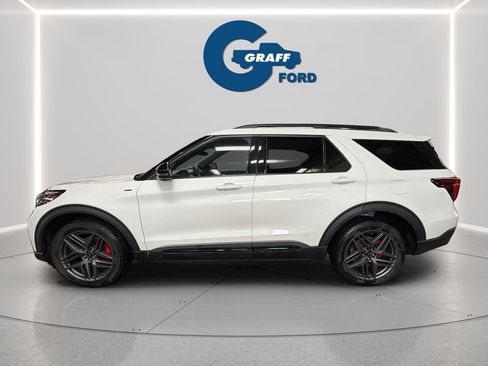 Used 2025 Ford Explorer ST-Line w/ ST-Line Street Pack image 3