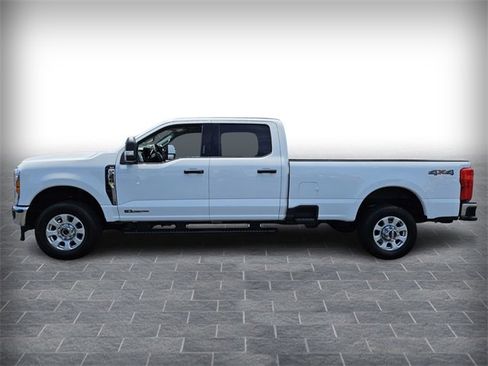 Used 2024 Ford F350 XLT image 4