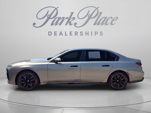 Used 2024 BMW 760i xDrive w/ Executive Package AWD/4WD image 2