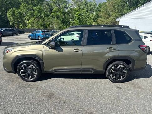Used 2025 Subaru Forester Limited AWD/4WD image 6