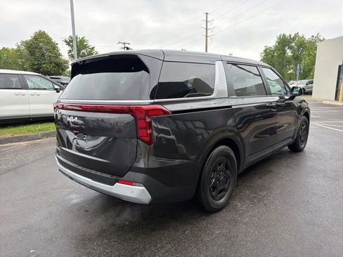 New 2025 Kia Carnival LX FWD image 8