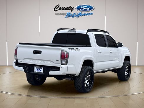 Used 2021 Toyota Tacoma TRD Sport w/ Technology Package image 26