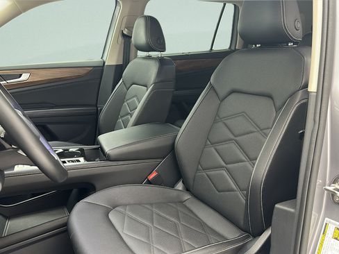 Used 2025 Volkswagen Atlas SE AWD/4WD image 15