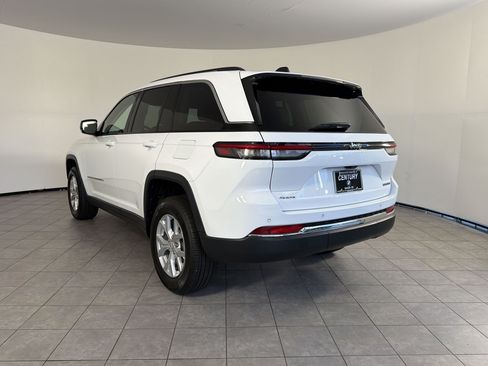 Used 2023 Jeep Grand Cherokee Limited AWD/4WD image 3