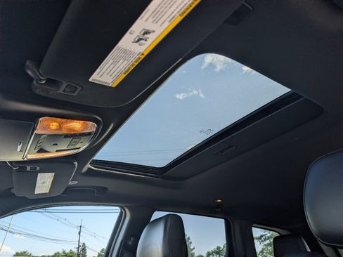 Used 2018 Jeep Grand Cherokee Altitude AWD/4WD image 16