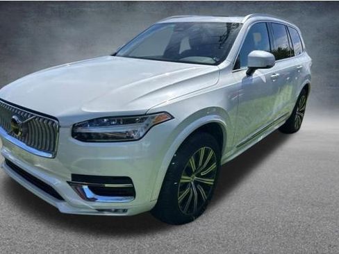 Used 2025 Volvo XC90 B5 Core w/ Protection Package AWD/4WD image 3