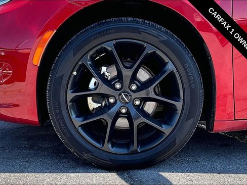 Used 2025 Chrysler Pacifica Limited FWD image 34