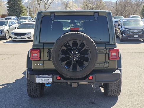 Used 2022 Jeep Wrangler Unlimited Sahara w/ Cold Weather Group AWD/4WD image 24
