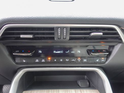 Certified 2024 MAZDA CX-90 Plug-In Hybrid w/ Premium Pkg image 18