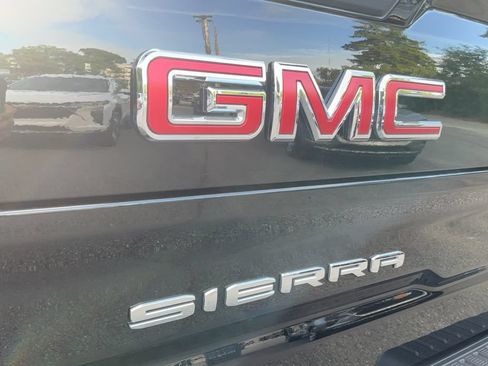Certified 2025 GMC Sierra 1500 SLT AWD/4WD image 32