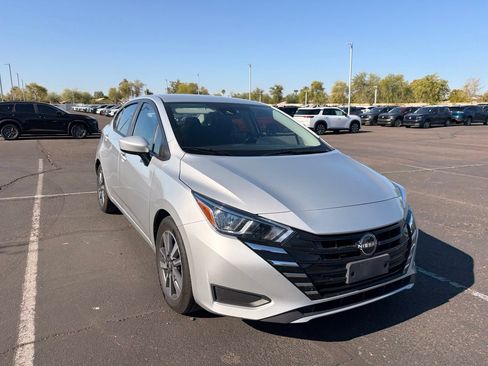 Used 2024 Nissan Versa SV FWD image 4