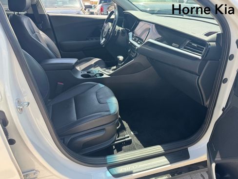 Used 2022 Kia Niro EX Premium FWD image 27