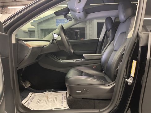 Used 2022 Tesla Model Y Long Range image 10