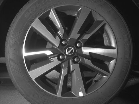 Used 2025 Nissan Versa SV FWD image 15