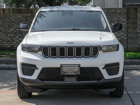 Used 2022 Jeep Grand Cherokee Laredo w/ Luxury Tech Group I image 9
