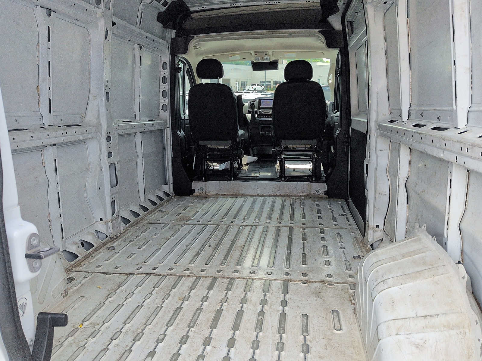 Used 2024 RAM ProMaster 2500 w/ Convenience Group FWD image 12