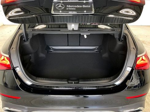 Used 2025 Mercedes-Benz E 350 4MATIC Sedan image 34