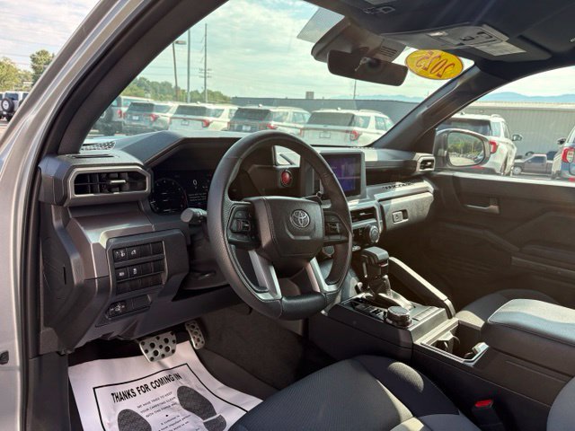 Used 2025 Toyota Tacoma TRD Sport AWD/4WD image 3