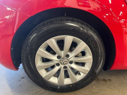 Used 2018 Volkswagen Beetle 2.0T Coast FWD image 45