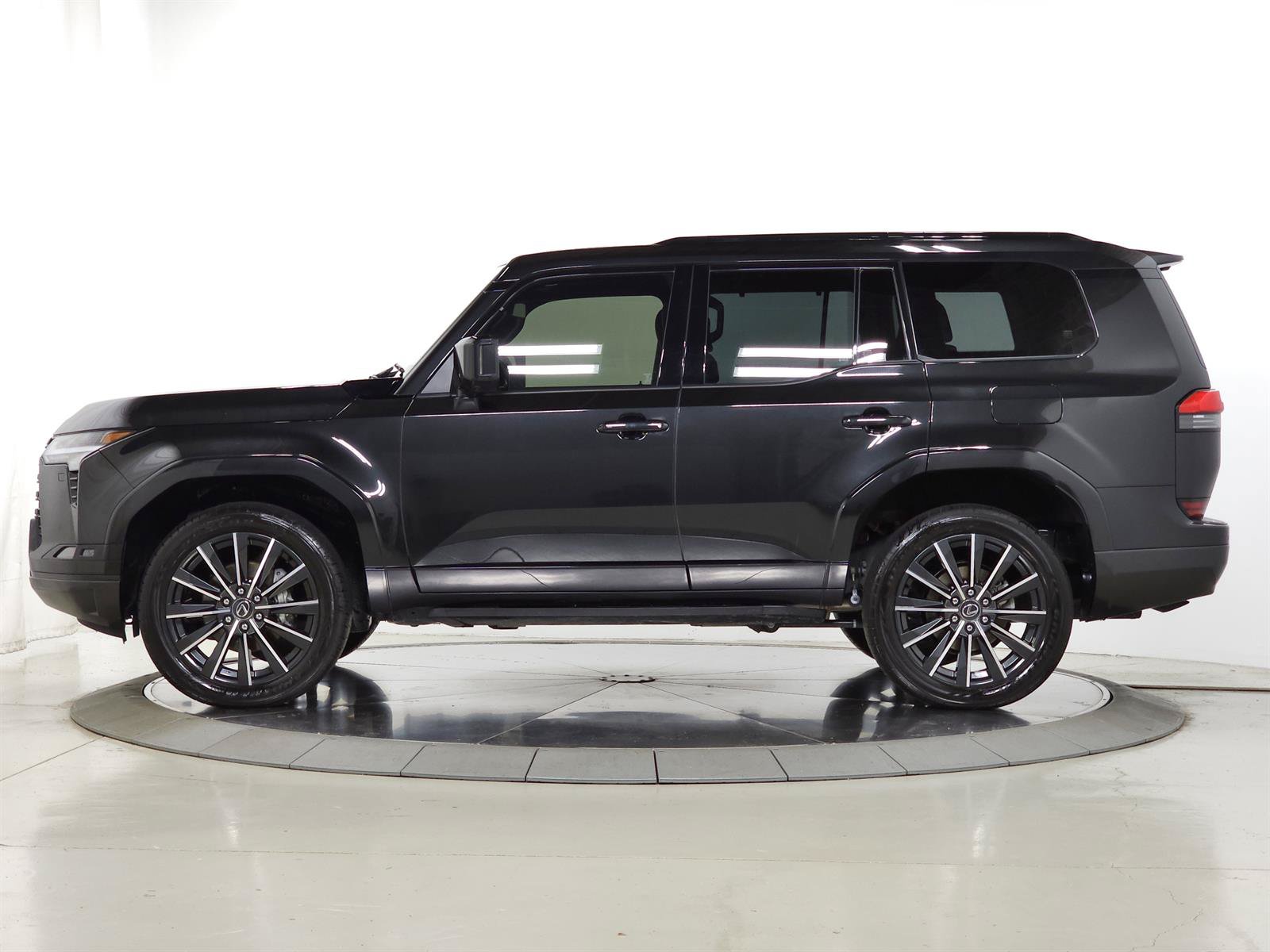 Used 2024 Lexus GX 550 w/ Cold Area Package AWD/4WD image 4