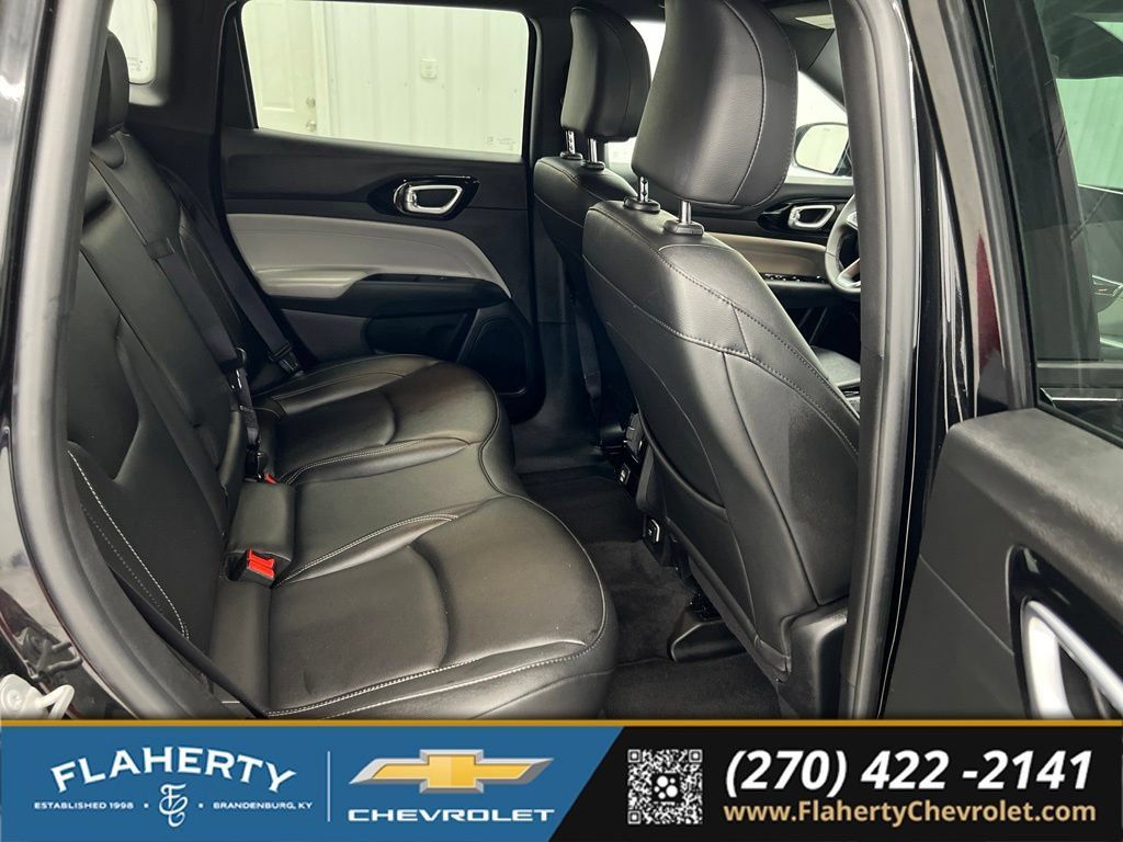 Used 2025 Jeep Compass Limited AWD/4WD image 13