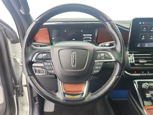 Used 2021 Lincoln Navigator Reserve image 15