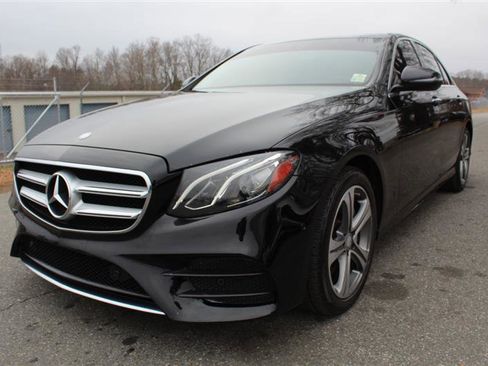 Used 2017 Mercedes-Benz E 300 4MATIC image 3
