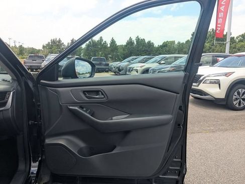Used 2024 Nissan Rogue S FWD image 30