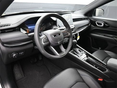 New 2026 Jeep Compass Latitude image 12