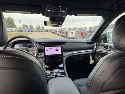 New 2025 Jeep Grand Cherokee L Limited image 31