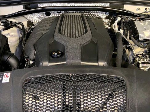 Certified 2026 Porsche Macan AWD/4WD image 32