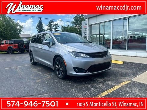 Used 2018 Chrysler Pacifica Touring Plus w/ S Appearance Package FWD image 1