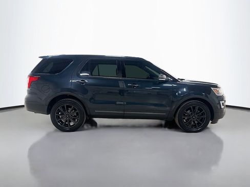 Used 2017 Ford Explorer XLT w/ Equipment Group 202A image 9
