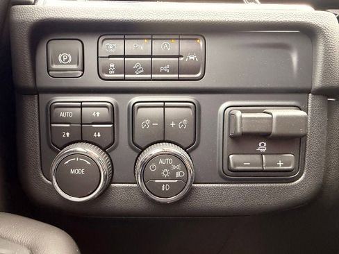 Used 2026 Chevrolet Suburban LT w/ Comfort Package AWD/4WD image 25