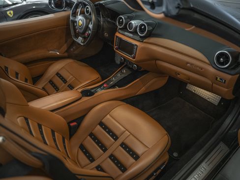 Used 2015 Ferrari California T image 36