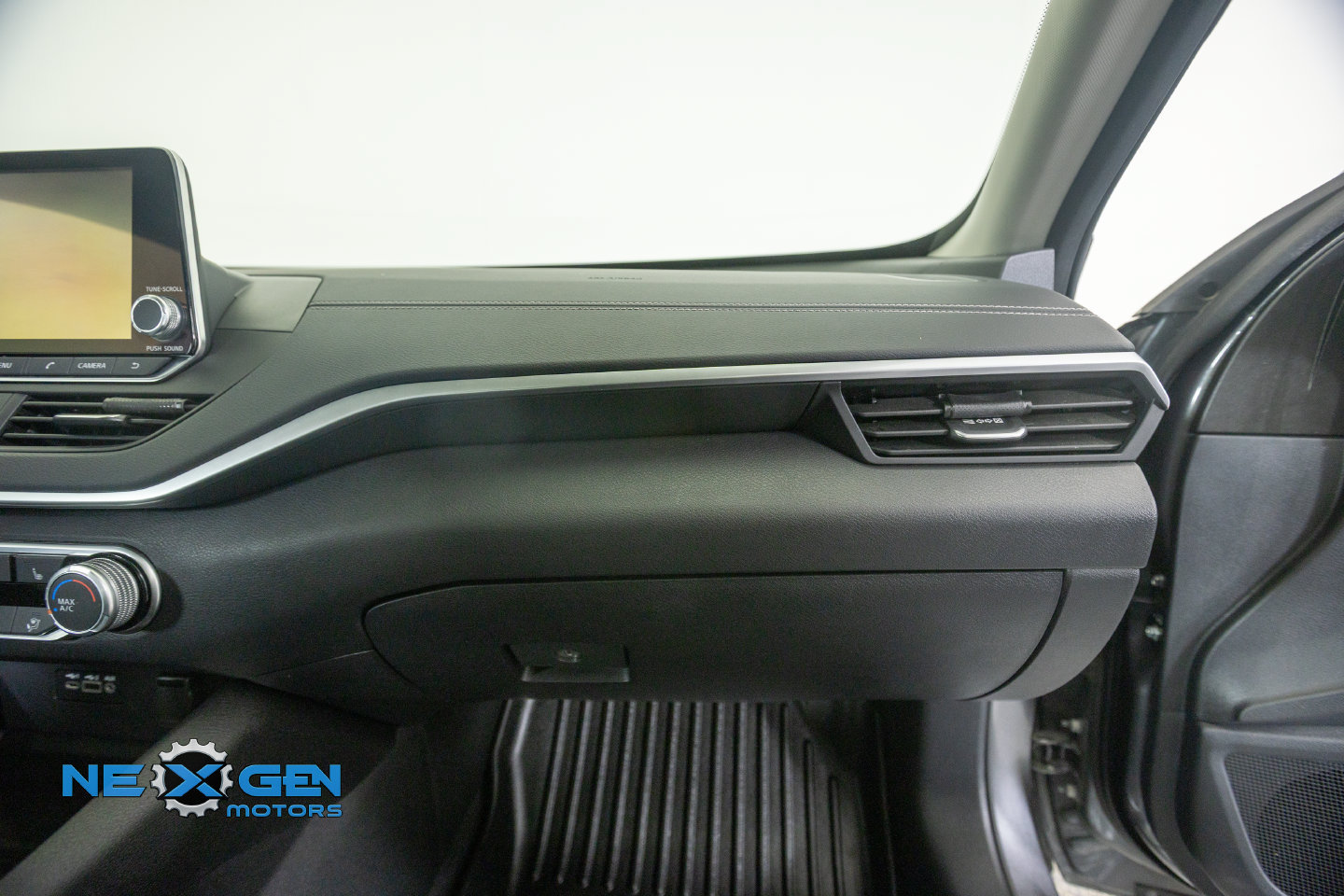 Used 2021 Nissan Altima 2.5 SV w/ SV Premium Package FWD image 9