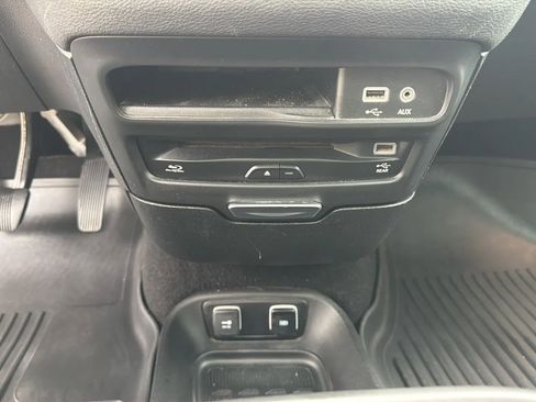 Used 2018 Chrysler Pacifica Limited w/ Advanced Safetytec Group FWD image 60