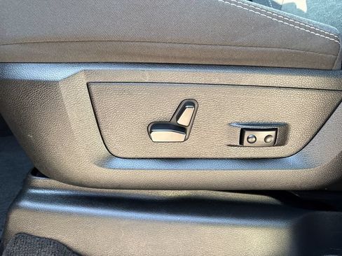 Used 2025 RAM 2500 Big Horn AWD/4WD image 37