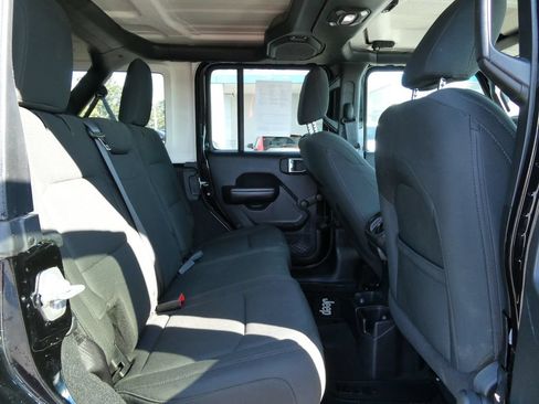 Used 2018 Jeep Wrangler Unlimited Sport AWD/4WD image 16