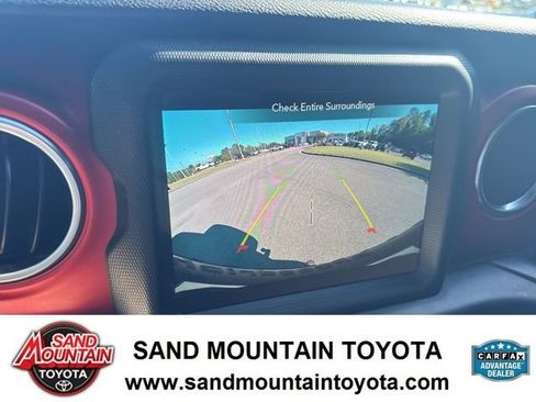 Used 2023 Jeep Wrangler Rubicon image 25