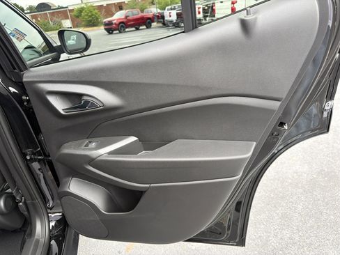 New 2026 Chevrolet Trax LT w/ LT Convenience Package FWD image 16